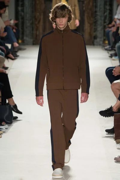 Look 19